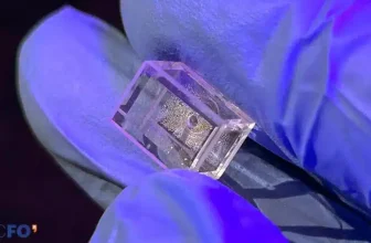 Atomic Sensors Tracking Real Time Hyperpolarised Molecules